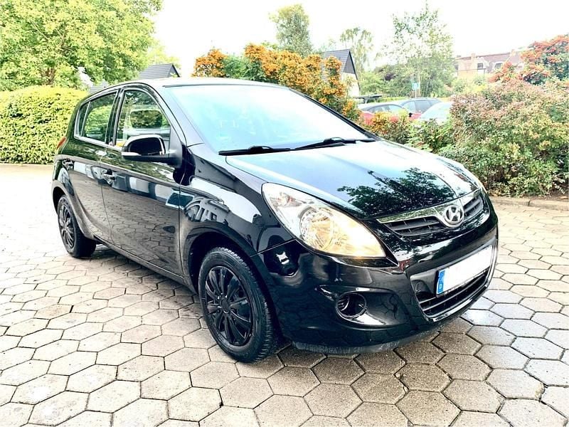 Schwarz Gebraucht 2012 Hyundai i20 Kleinwagen | 2.799 € (Superpreis) - Bild 1/4