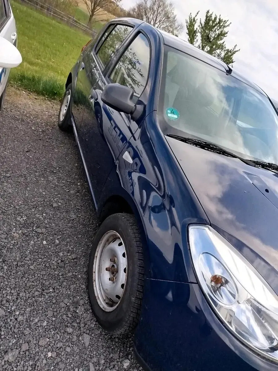 Gebraucht Dacia Sandero 75 PS (55 kW) 2010 Blau Kombi