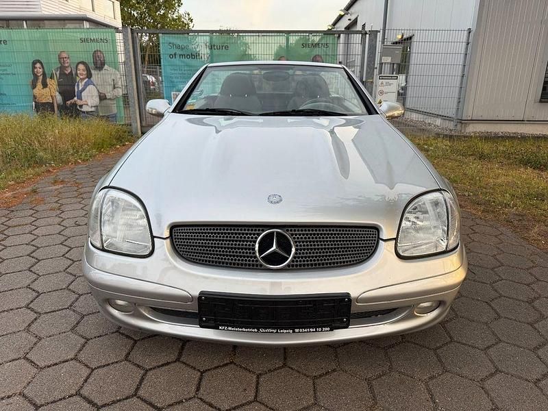 Gebraucht Mercedes SLK200 163 PS (119 kW) 2004 Silber Cabrio