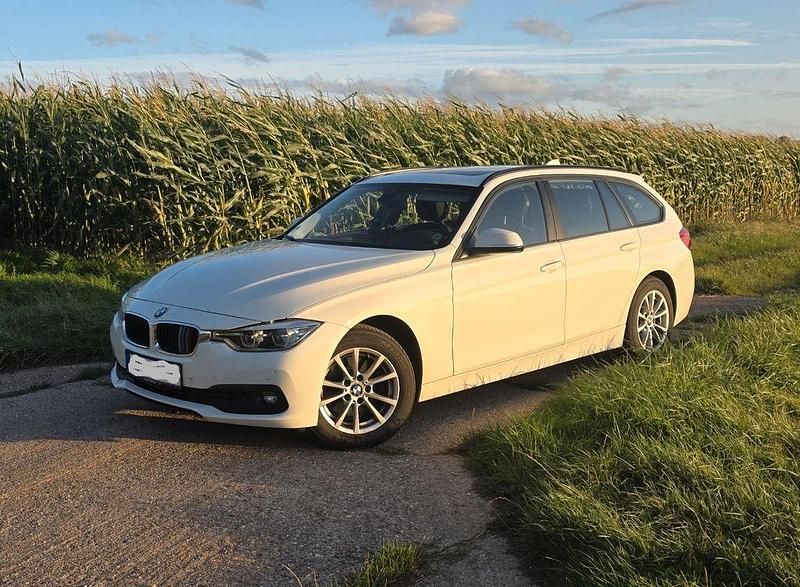 Weiß Gebraucht 2017 BMW 320 Advantage Kombi | 10.000 € (Guter Preis) - Bild 1/4