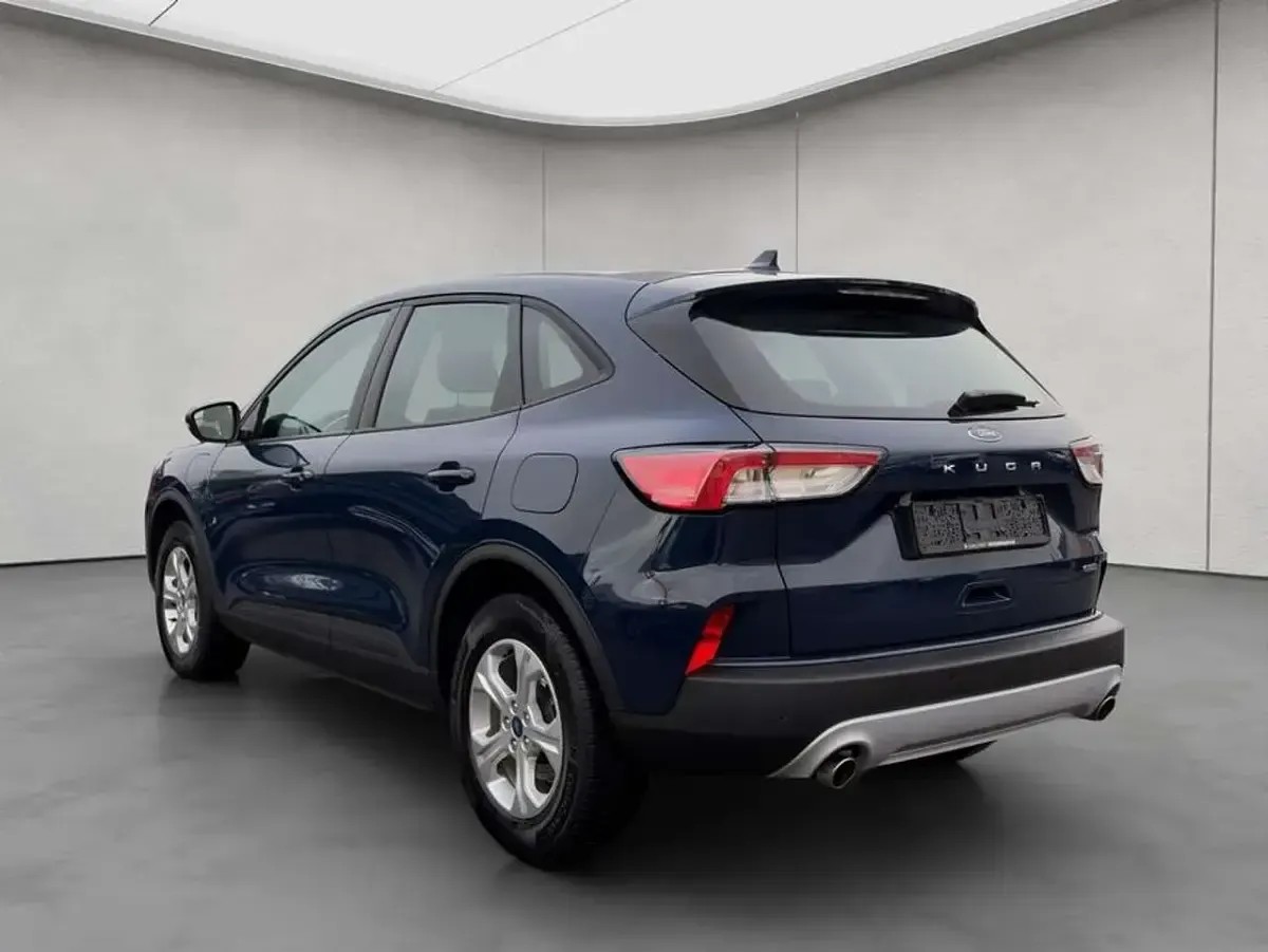 Second-hand Ford Kuga Cool & Connect 224 CP (164 kW) 2022 Albastru SUV
