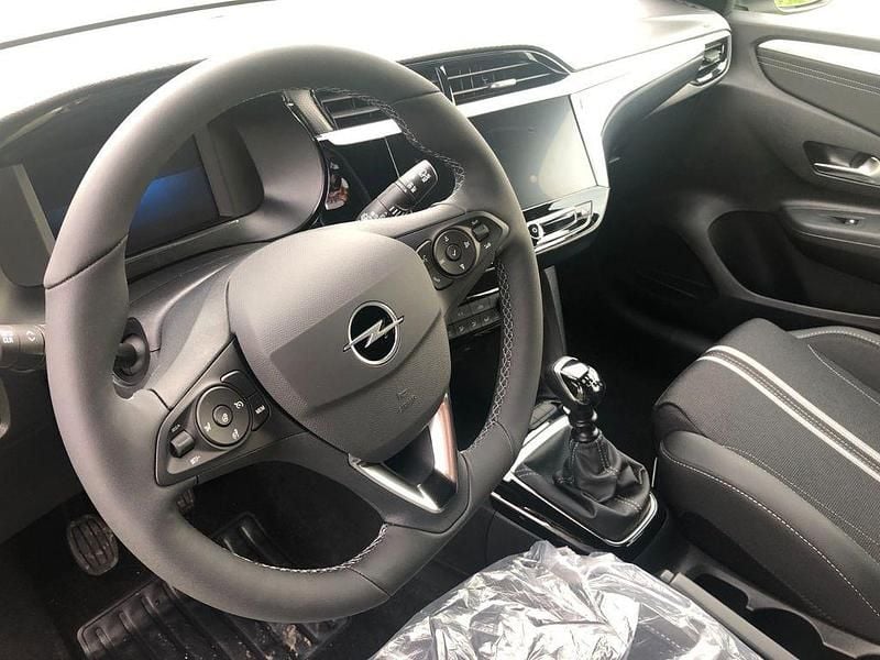 Używany Opel Corsa 101 KM (74 kW) 2025 Biały Sedan/Limuzyna