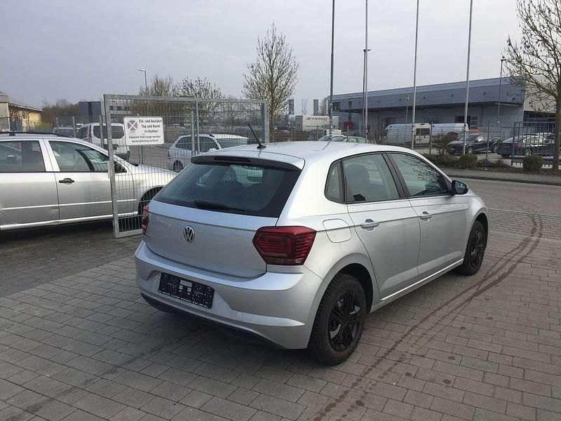 Gebraucht VW Polo Trendline 80 PS (58 kW) 2020 Reflexsilber metallic Kleinwagen