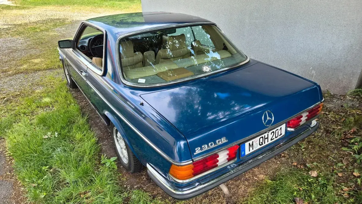Gebraucht Mercedes 230 136 PS (100 kW) 1983 Blau Coupé