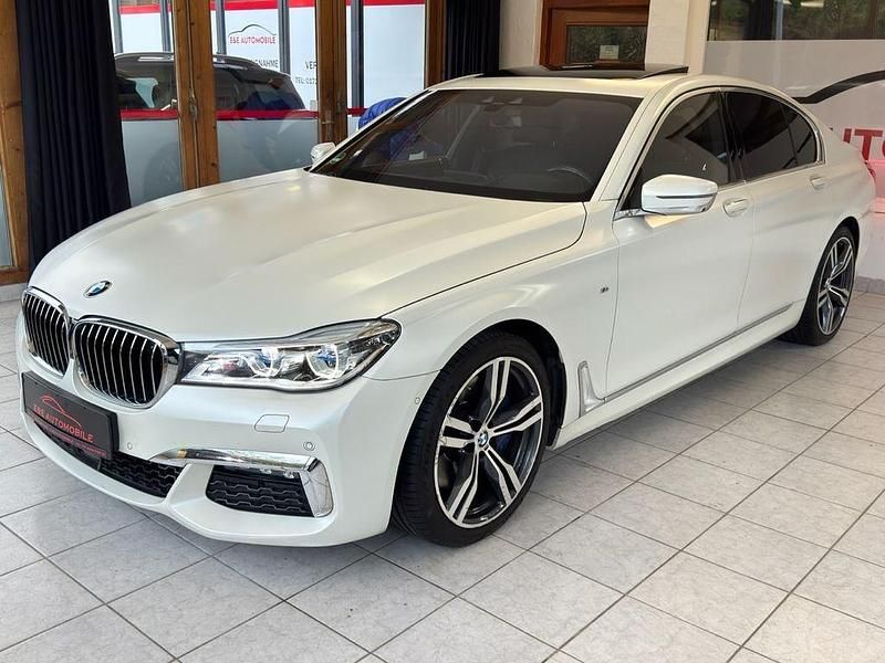 Weiß Gebraucht 2018 BMW 740 M Sport Limousine | 37.999 € (Fairer Preis) - Bild 1/4