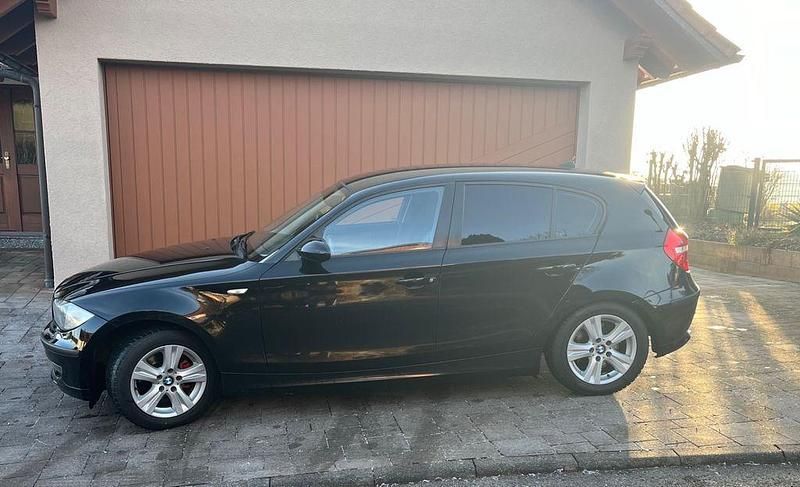 Gebraucht BMW 118 143 PS (105 kW) 2007 Schwarz Kleinwagen