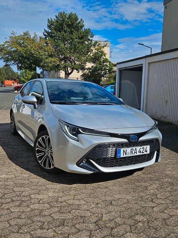 Silber Gebraucht 2020 Toyota Corolla Club Limousine | 20.400 € (Guter Preis) - Bild 1/4
