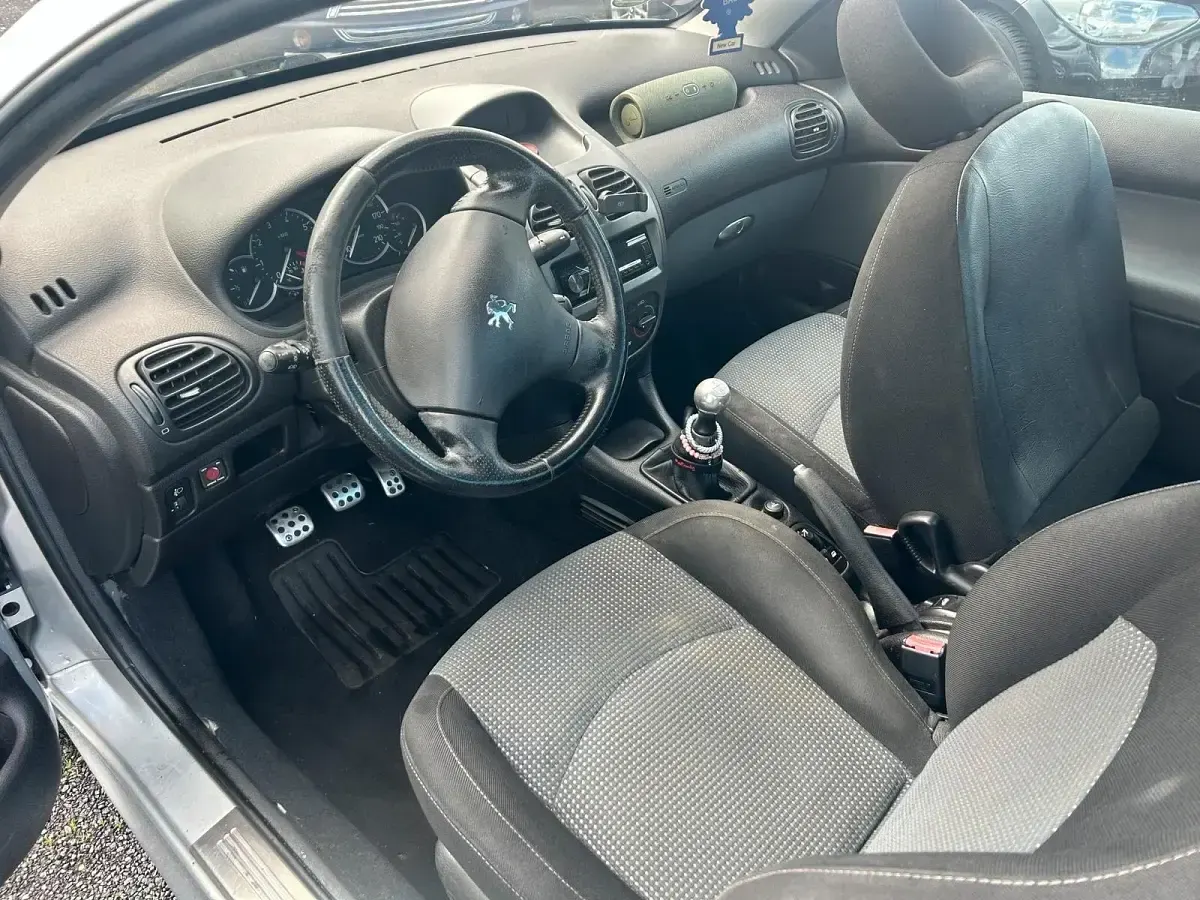 Gebraucht Peugeot 206 CC 109 PS (80 kW) 2003 Grau Cabrio