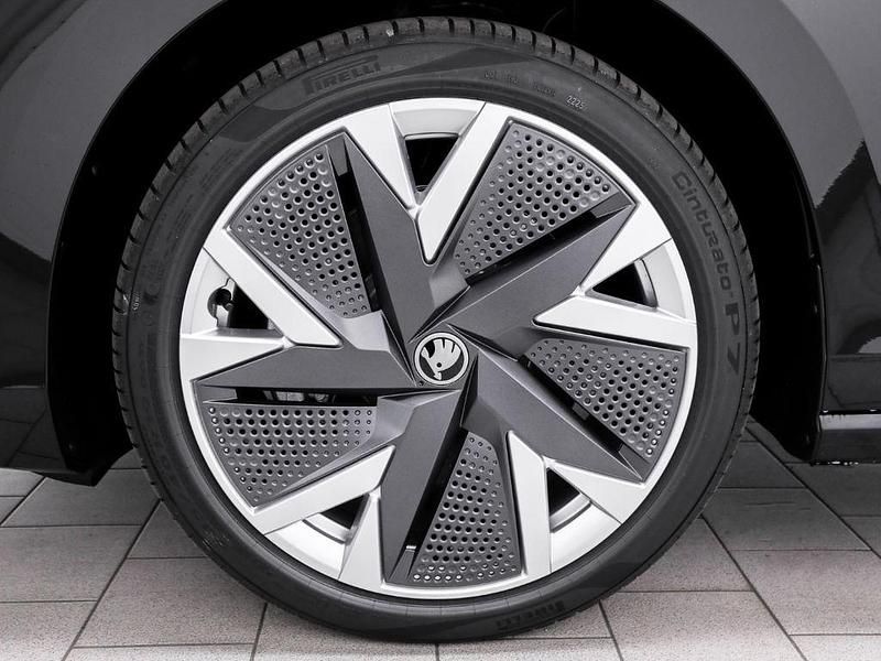 Neu Skoda Superb Selection 204 PS (150 kW) 2025 Ebony schwarz metallic Kombi
