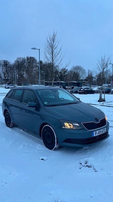 Grau Gebraucht 2015 Skoda Fabia Kombi | 6.499 € (Guter Preis) - Bild 1/4