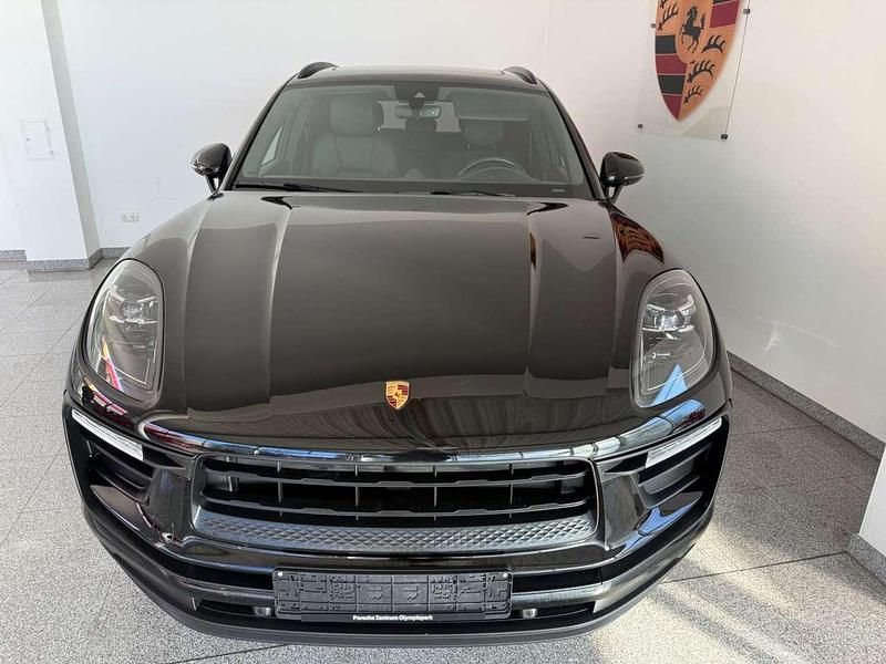 Gebraucht Porsche Macan 265 PS (194 kW) 2022 Tiefschwarz SUV