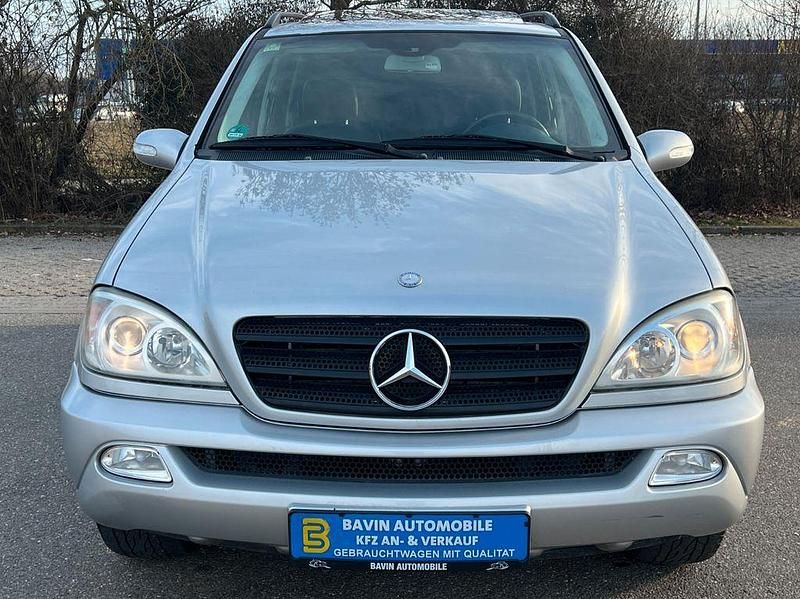 Gebraucht Mercedes ML270 163 PS (119 kW) 2004 Silber SUV