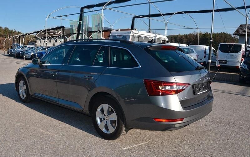 Gebraucht Skoda Superb 150 PS (110 kW) 2022 Grau Kombi