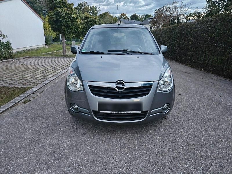 Grau Gebraucht 2010 Opel Agila Edition Kleinwagen | 2.900 € (Guter Preis) - Bild 1/4