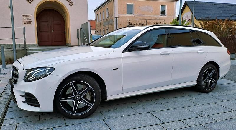 Weiß Gebraucht 2019 Mercedes E300 AMG line Kombi | 26.700 € (Guter Preis) - Bild 1/4