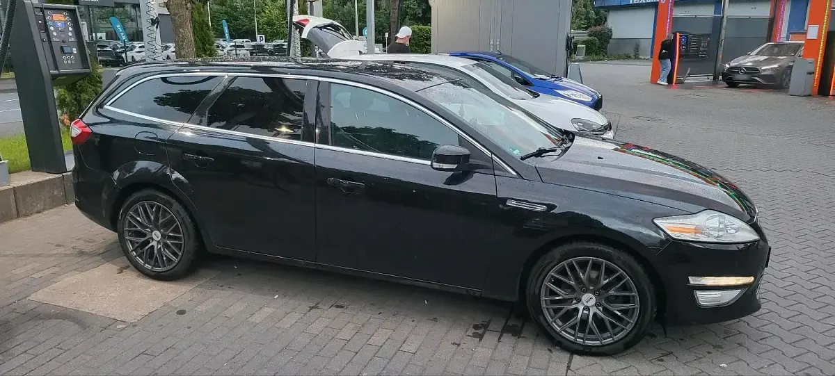 Gebraucht Ford Mondeo 163 PS (119 kW) 2011 Schwarz Kombi