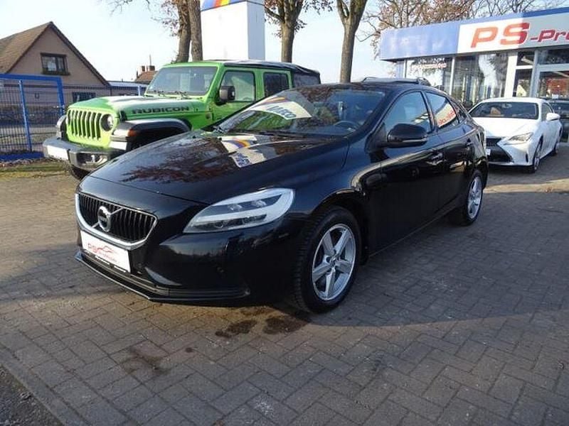 Schwarz Gebraucht 2016 Volvo V40 Momentum Limousine | 9.870 € (Superpreis) - Bild 1/4