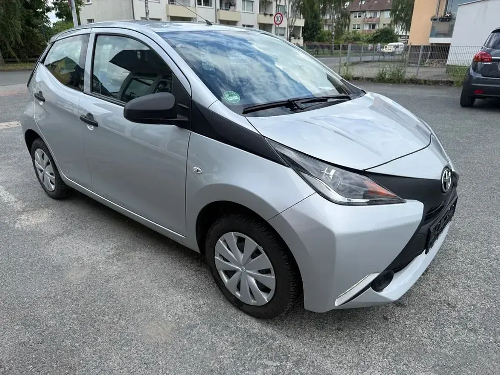 Gebraucht Toyota Aygo Business Edition 69 PS (50 kW) 2016 Silber Kleinwagen