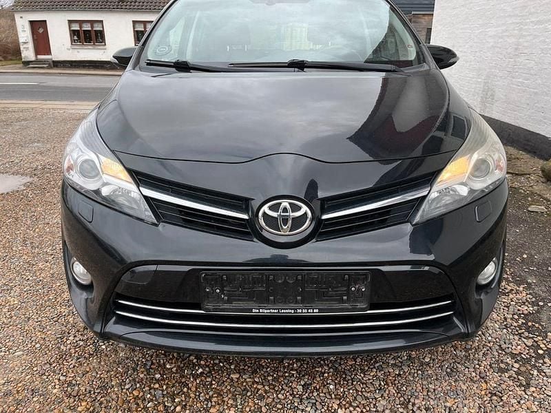 Gebraucht Toyota Verso Touch 147 PS (108 kW) 2016 Schwarz Van / Kleinbus