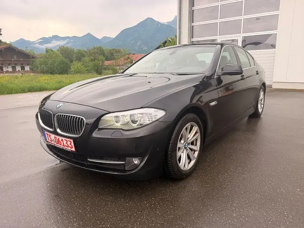 Używany BMW 520 184 KM (135 kW) 2011 Czarny Sedan/Limuzyna