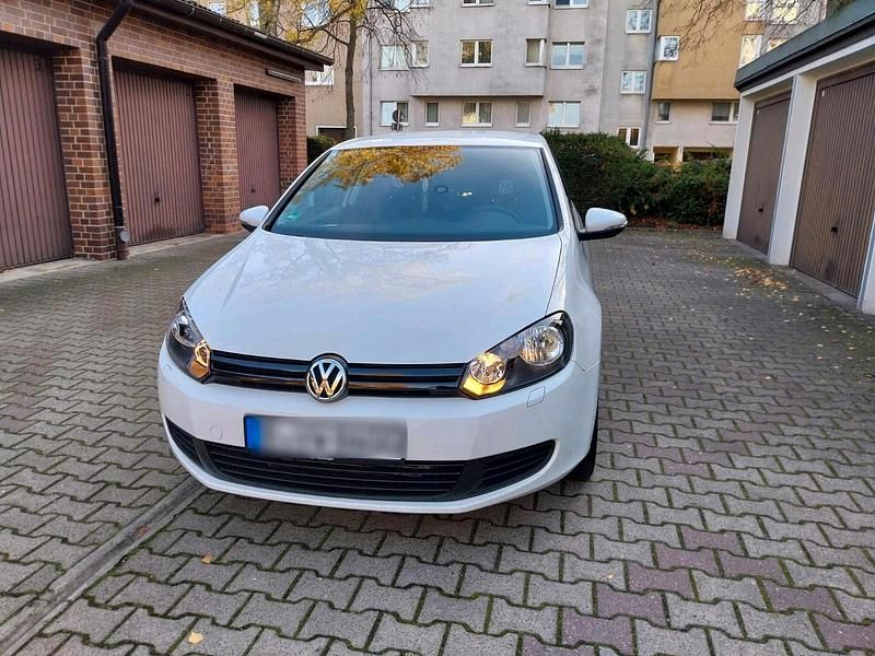 Weiß Gebraucht 2011 VW Golf VI Trendline Limousine | 5.999 € (Fairer Preis) - Bild 1/4