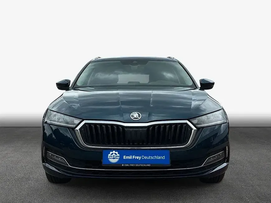 Gebraucht Skoda Octavia First Edition 116 PS (85 kW) 2021 Lavablau metallic Kombi