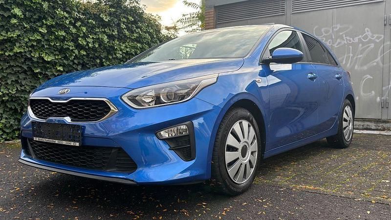 Blau Gebraucht 2019 Kia Ceed Vision Limousine | 12.700 € (Fairer Preis) - Bild 1/4