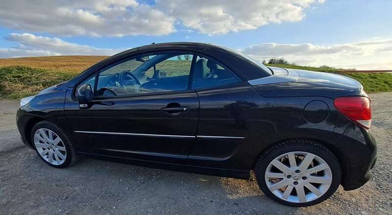 Schwarz Gebraucht 2009 Peugeot 207 CC Platinum Cabrio | 3.999 € (Fairer Preis) - Bild 1/4