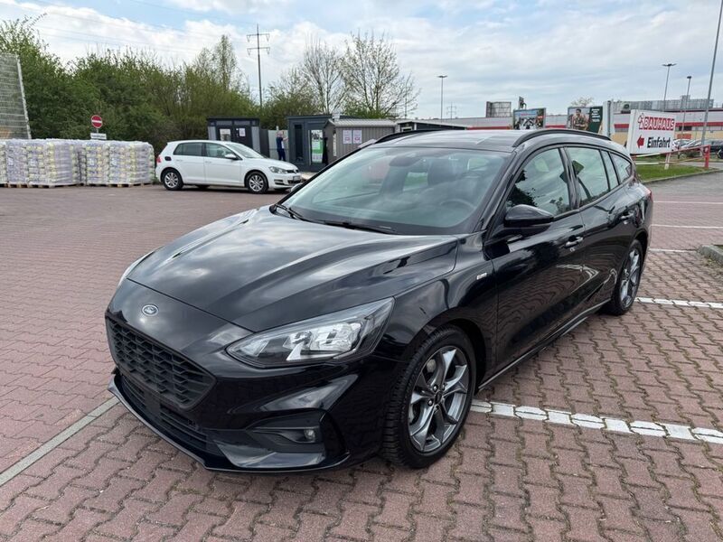 Schwarz Gebraucht 2019 Ford Focus ST-Line Limousine | 12.950 € (Guter Preis) - Bild 1/4
