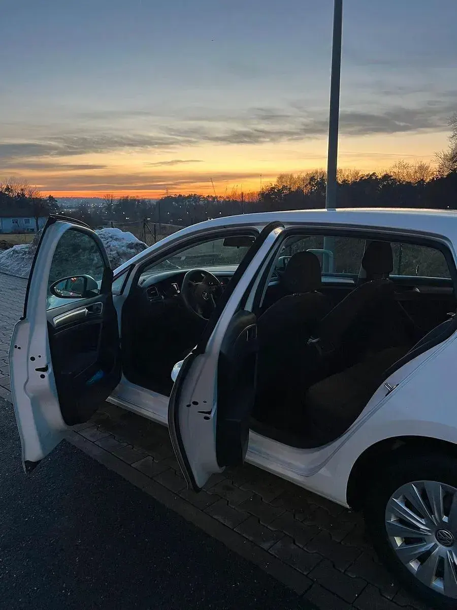 Gebraucht VW Golf VII Trendline 86 PS (63 kW) 2018 Weiß Limousine