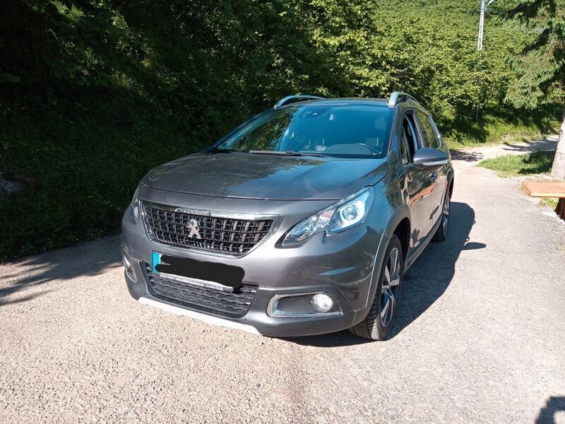 Grau Gebraucht 2018 Peugeot 2008 Allure SUV | 10.200 € (Fairer Preis) - Bild 1/4