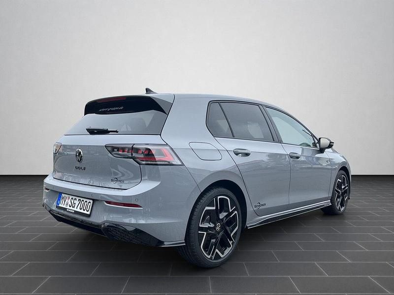 Gebraucht VW Golf VIII 150 PS (110 kW) 2026 Mondsteingrau / schwarz uni (metallic) Limousine