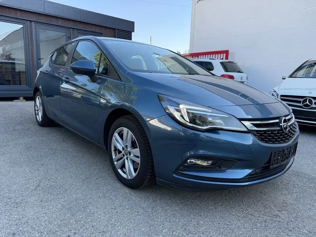 Gebraucht Opel Astra Edition 136 PS (100 kW) 2015 Blau Limousine