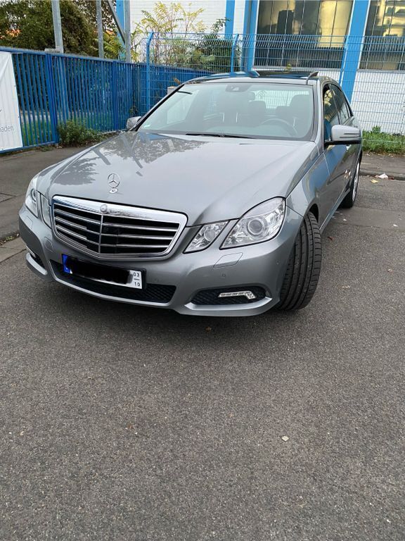 Silber Gebraucht 2009 Mercedes E500 Avantgarde Limousine | 18.899 € (Fairer Preis) - Bild 1/4