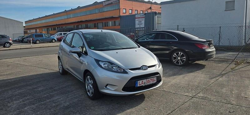 Gebraucht Ford Fiesta Trend 82 PS (60 kW) 2010 Silber Kleinwagen