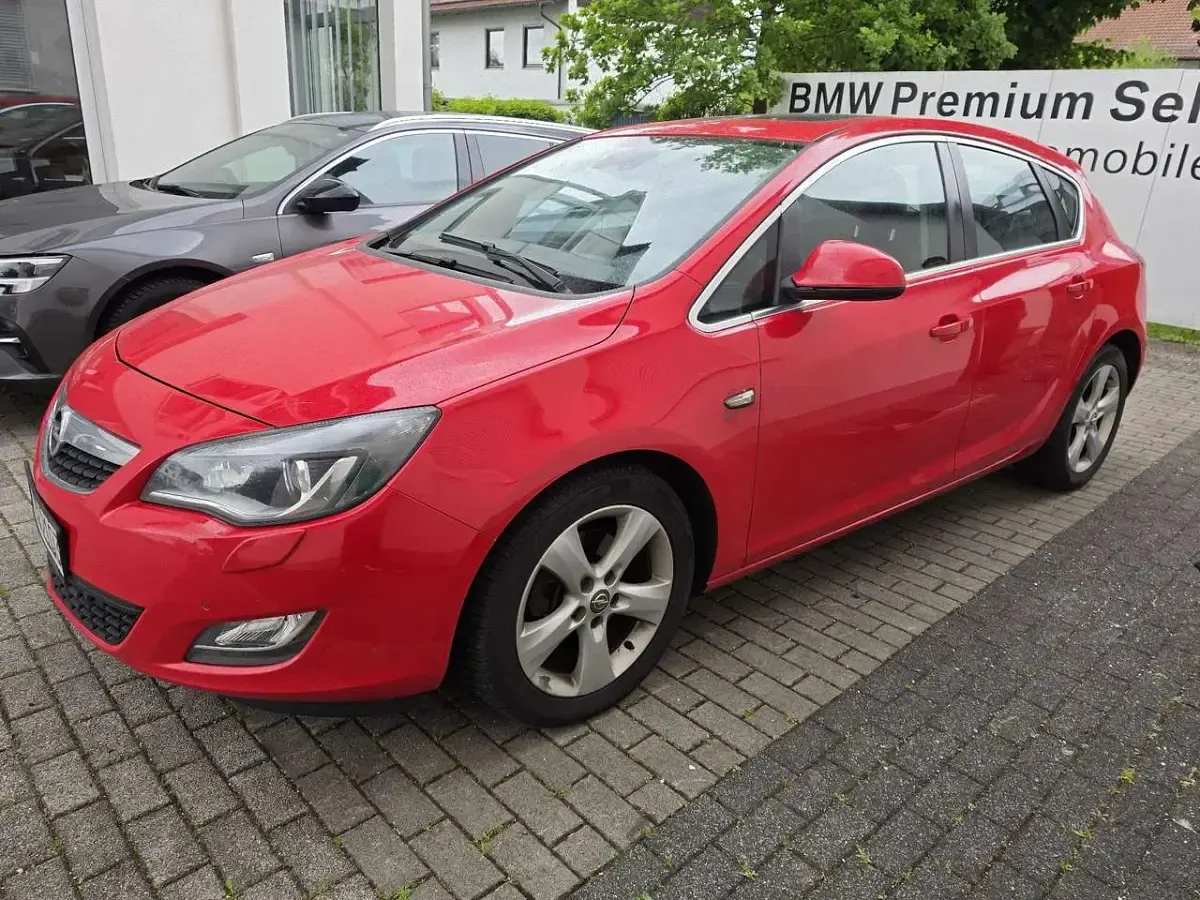 Usata Opel Astra Sport 179 CV (131 kW) 2011 Rosso Utilitaria