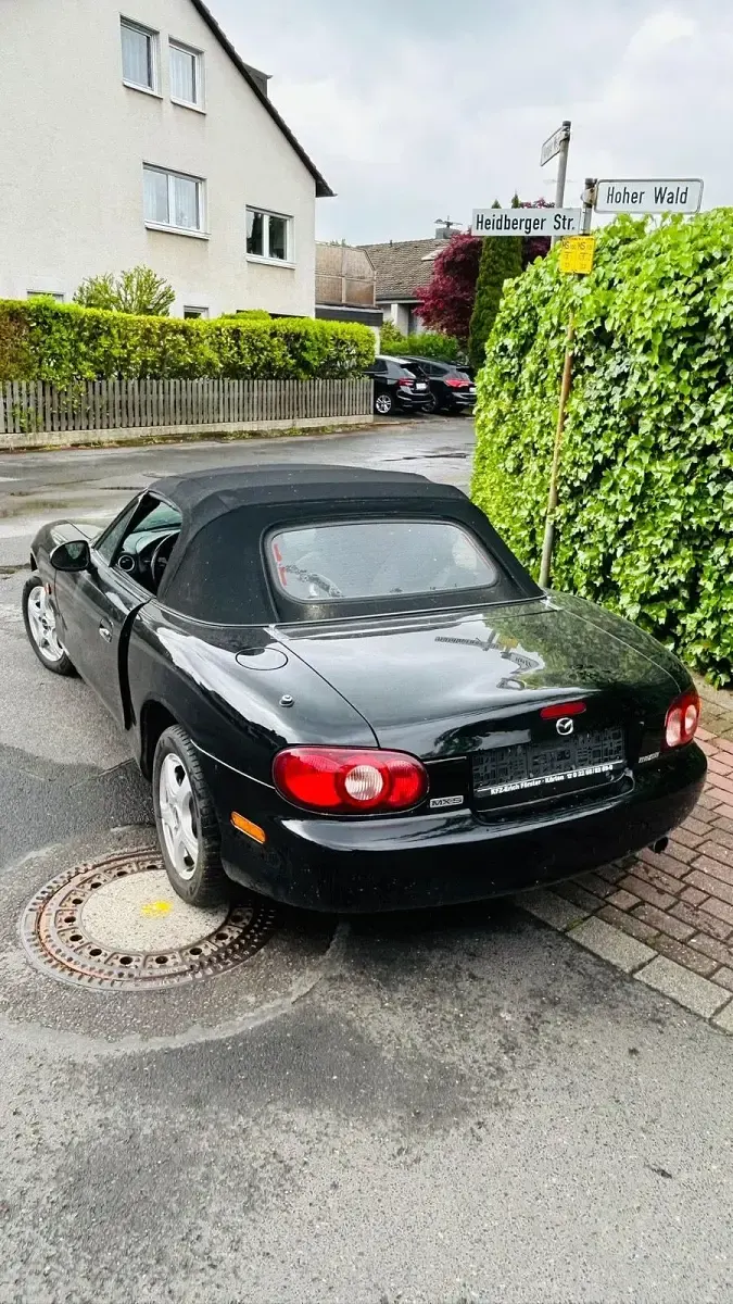 Używany Mazda MX5 110 KM (80 kW) 2004 Czarny Kabriolet