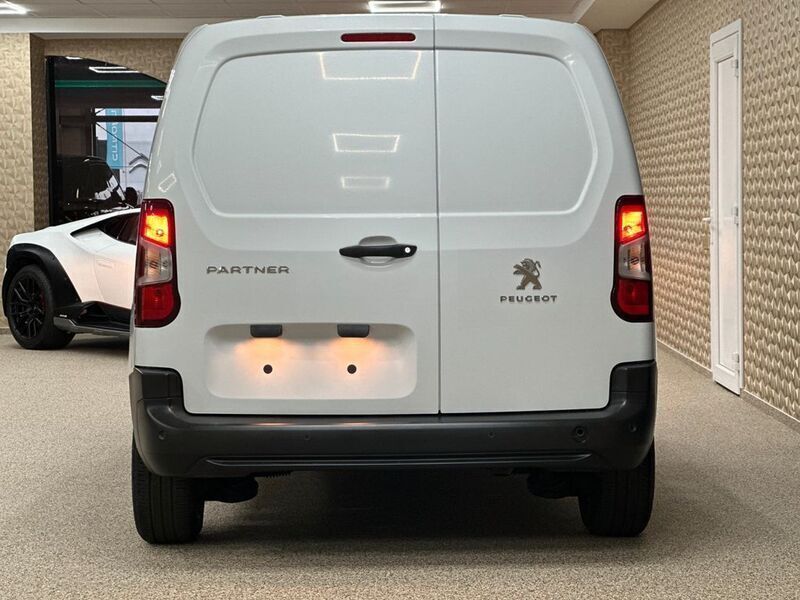 Neu Peugeot Partner 75 PS (55 kW) 2025 Weiß Van / Kleinbus