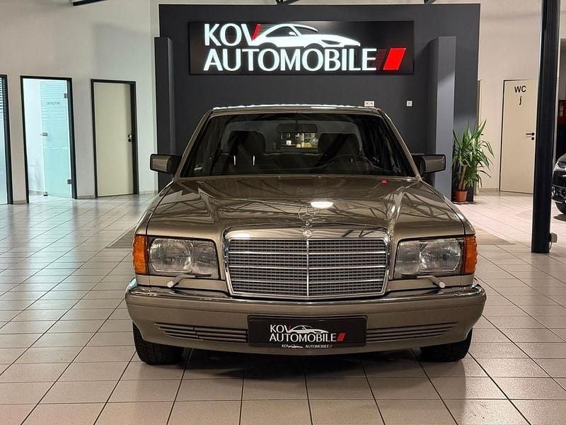 Grau Gebraucht 1989 Mercedes 300 SE Limousine | 19.900 € - Bild 1/4