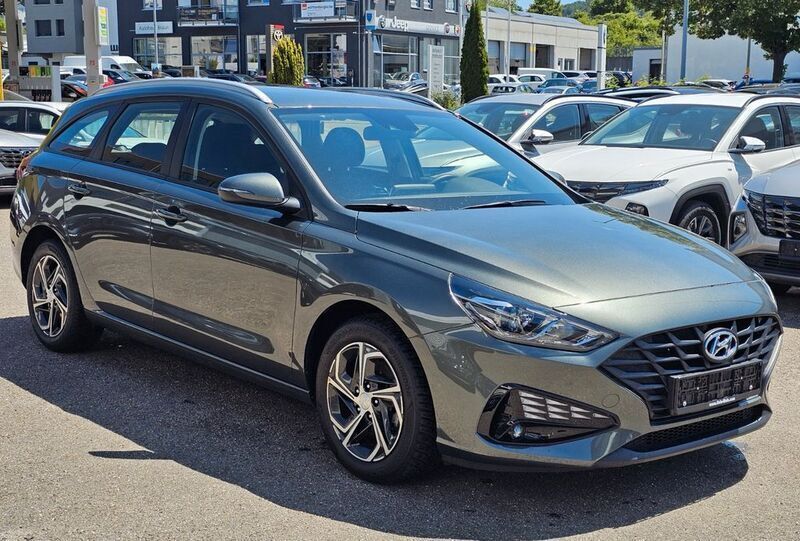 Grau Gebraucht 2024 Hyundai i30 Comfort Kombi | 18.500 € (Guter Preis) - Bild 1/4