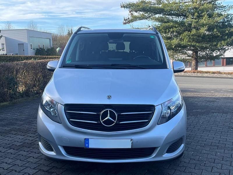 Gebraucht Mercedes V250 190 PS (139 kW) 2018 Silber Van / Kleinbus