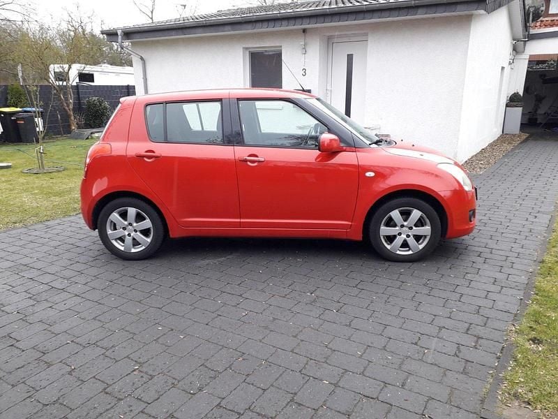 Gebraucht Suzuki Swift 92 PS (67 kW) 2008 Rot Kleinwagen