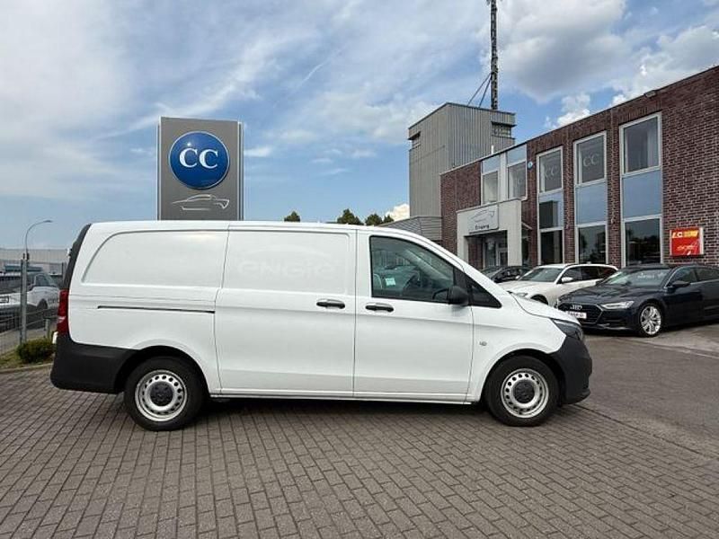 Arktikweiss Gebraucht 2020 Mercedes Vito Van / Kleinbus | 18.999 € (Guter Preis) - Bild 1/3