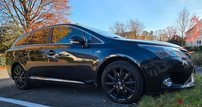 Schwarz Gebraucht 2012 Toyota Avensis Executive Kombi | 5.999 € (Superpreis) - Bild 1/4
