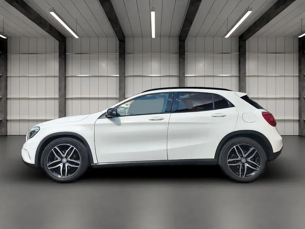Gebraucht Mercedes GLA200 Urban 136 PS (100 kW) 2014 Weiß SUV