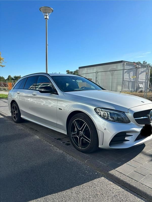 Silber Gebraucht 2021 Mercedes C300e Kombi | 24.500 € - Bild 1/4