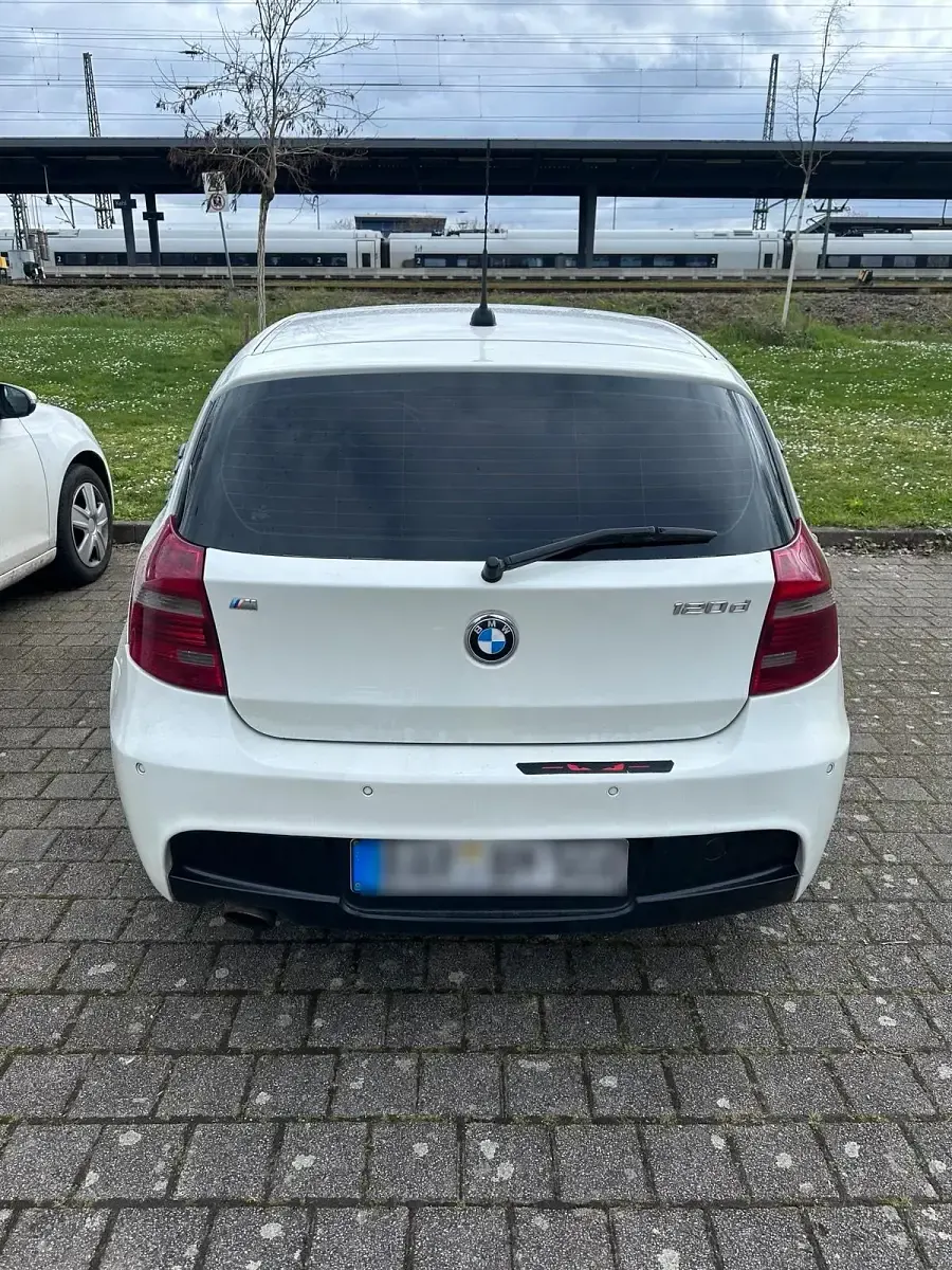 Gebraucht BMW 120 210 PS (154 kW) 2009 Weiß Kleinwagen