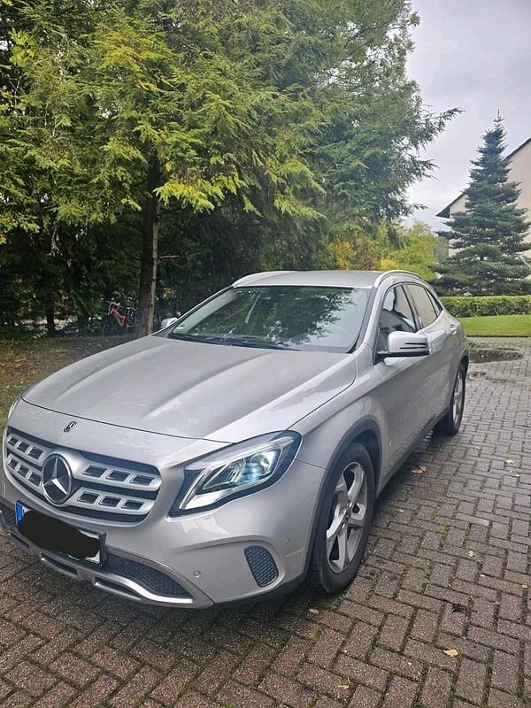Grau Gebraucht 2017 Mercedes GLA200 SUV | 18.400 € (Guter Preis) - Bild 1/4