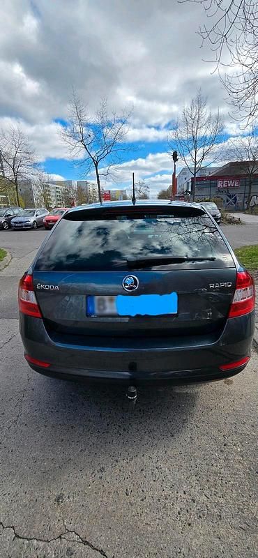 Gebraucht Skoda Rapid 105 PS (77 kW) 2014 Andere farben Kleinwagen