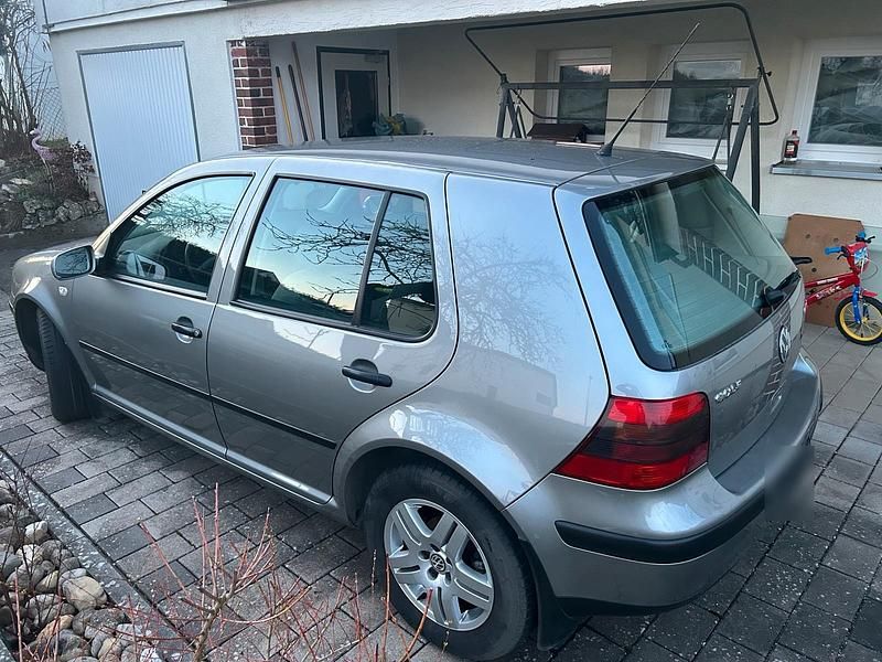 Gebraucht VW Golf IV 105 PS (77 kW) 2002 Grau Kleinwagen